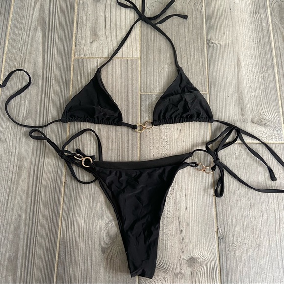 Sexy black bikini - Picture 1 of 4